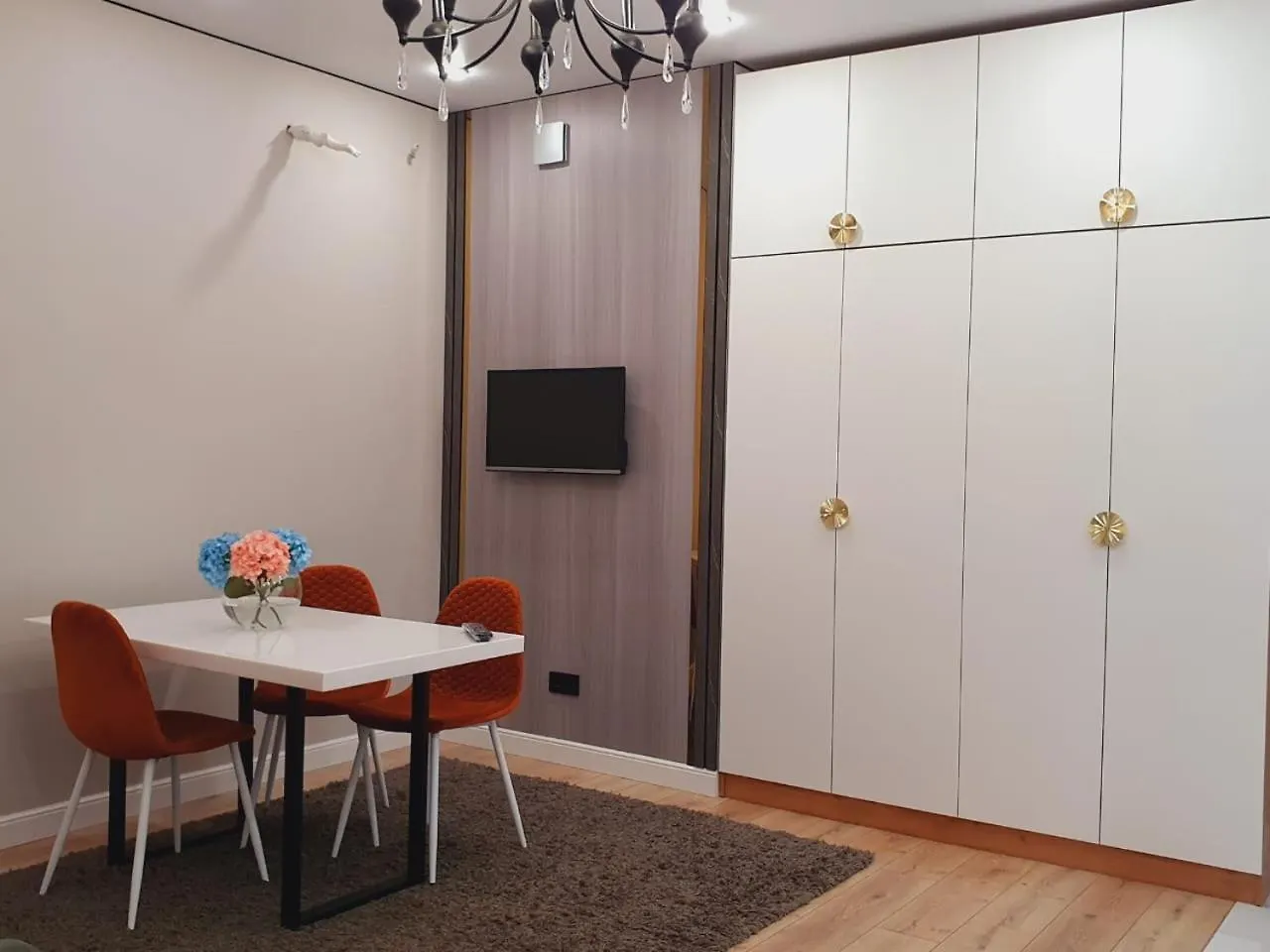 Riviera 2 Room Apartment For 6 Persons Almati